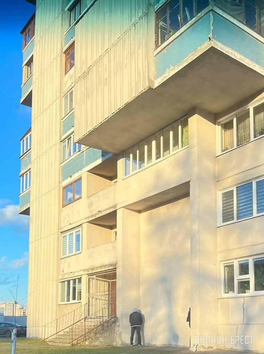 Читательница: Как-то так... Брест, ул. Гаврилова. Мужчины справляют нужду на дом