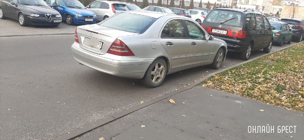 Читатель: Выезд со двора, выезжай как хочешь