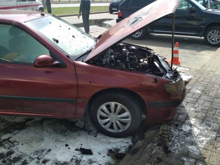 Фотографии «Пежо», который недавно горел на Машерова в Бресте