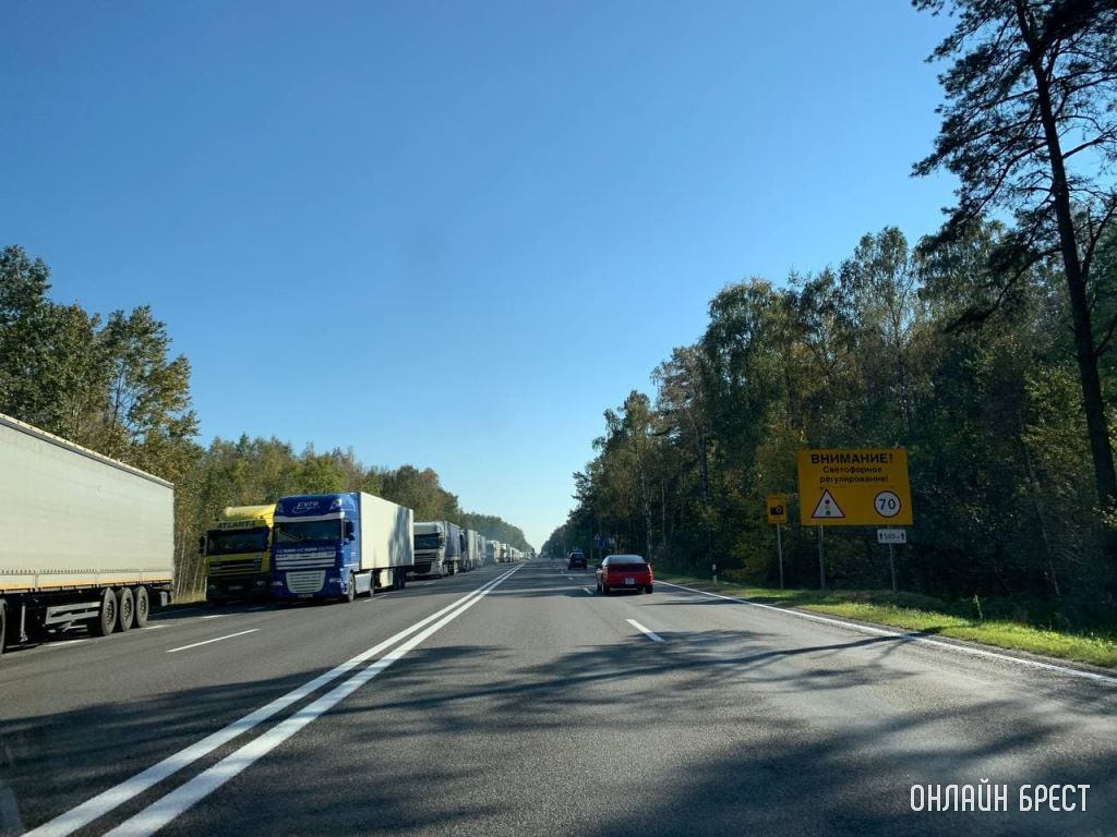 Напряженная обстановка: на белорусских границах стоит почти 2,6 тысячи фур