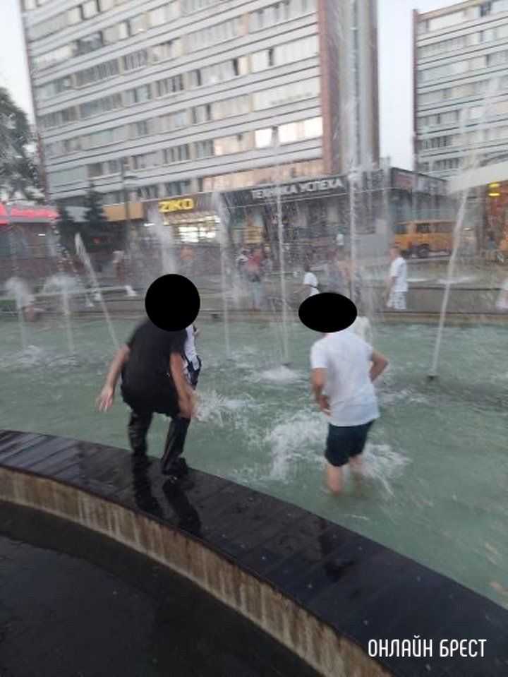 Читатель: Дети и фонтан на Советской в Бресте