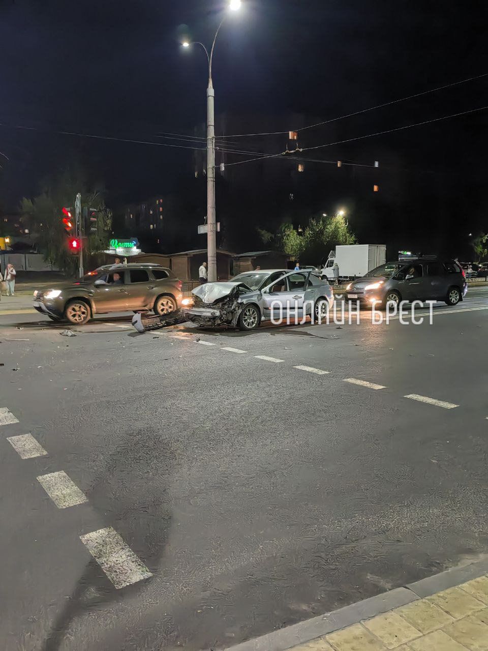 Читатель: ДТП произошло на Суворова в Бресте. Легковушке сильно досталось