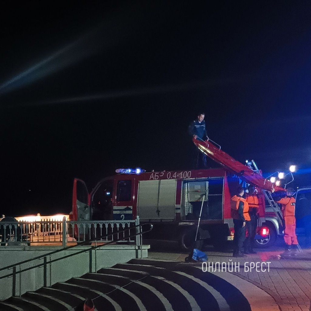 Читатель: Сегодня в Бресте на Набережной была операция по спасению мужчины