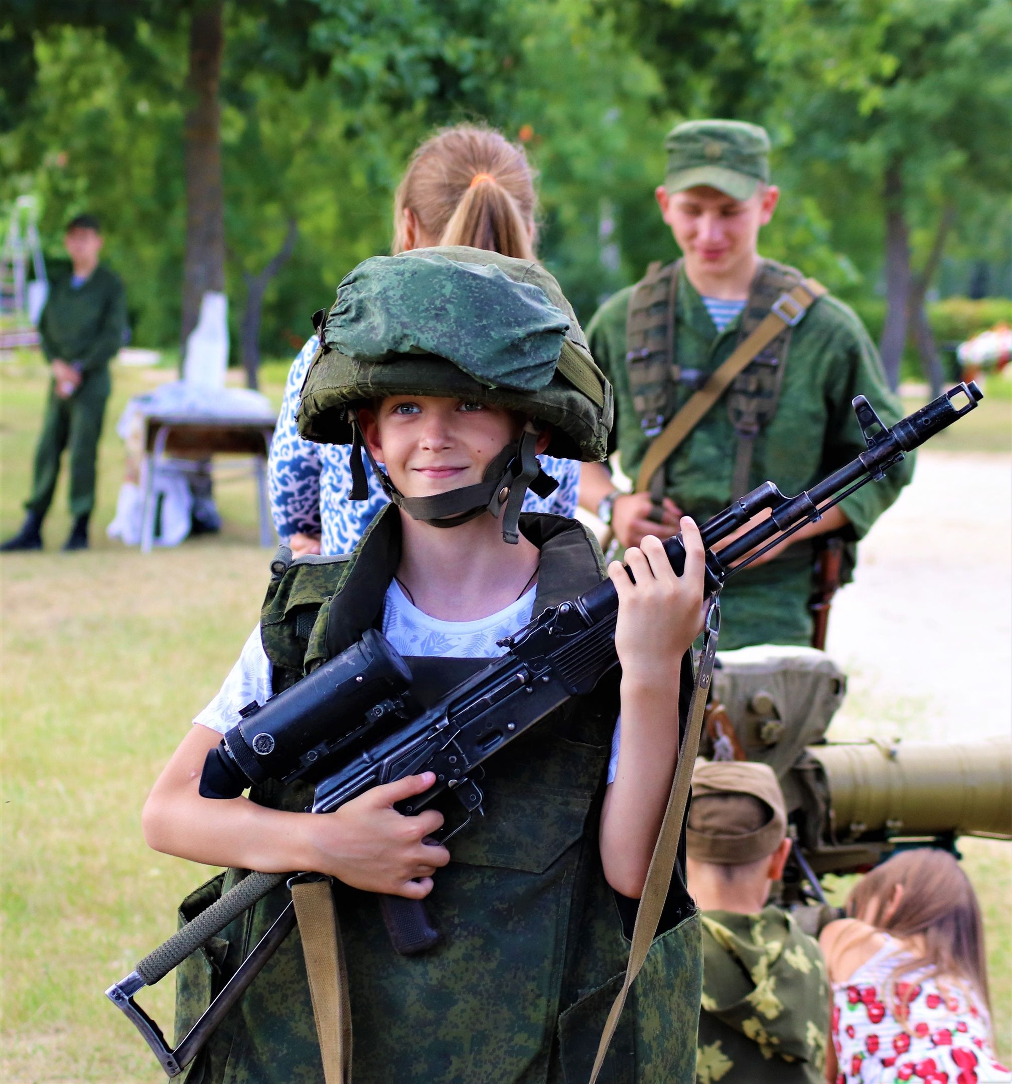 Читатель: Брестские десантники организовали выставку вооружения и военной техники для жителей Малориты