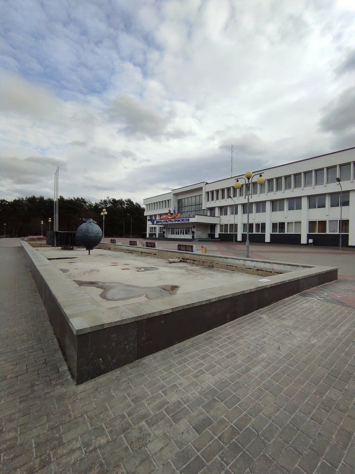 Многострадальный фонтан у Дворца культуры профсоюзов в Бресте