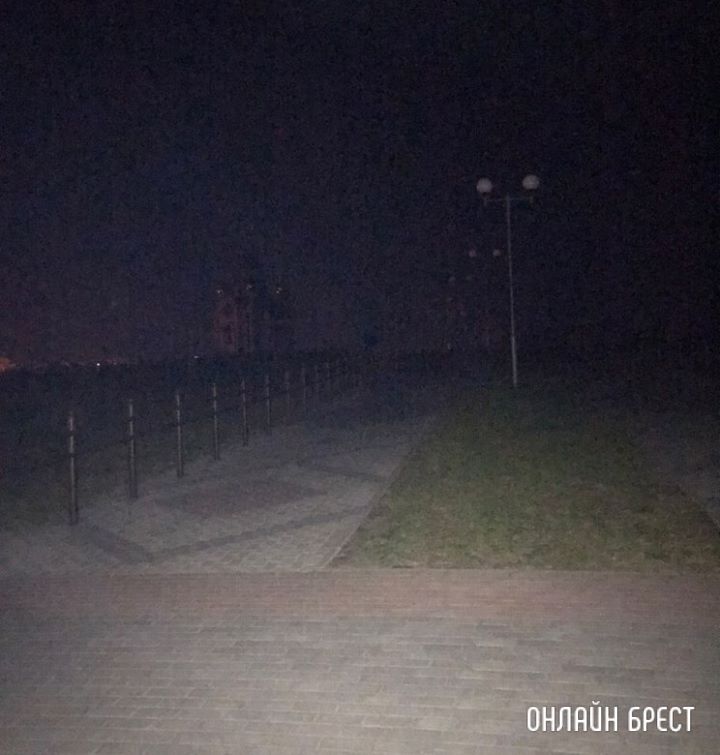 Читатель: Почему в темное время суток в парке 1000-летия Бреста не горят фонари?