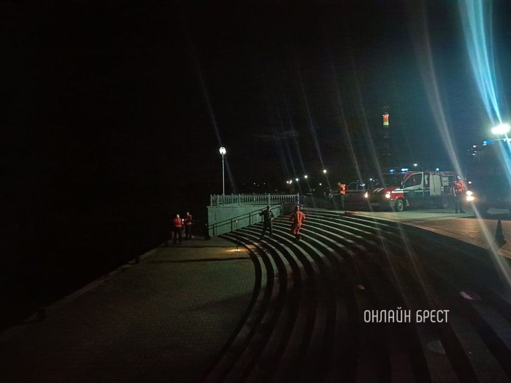 Читатель: Сегодня в Бресте на Набережной была операция по спасению мужчины