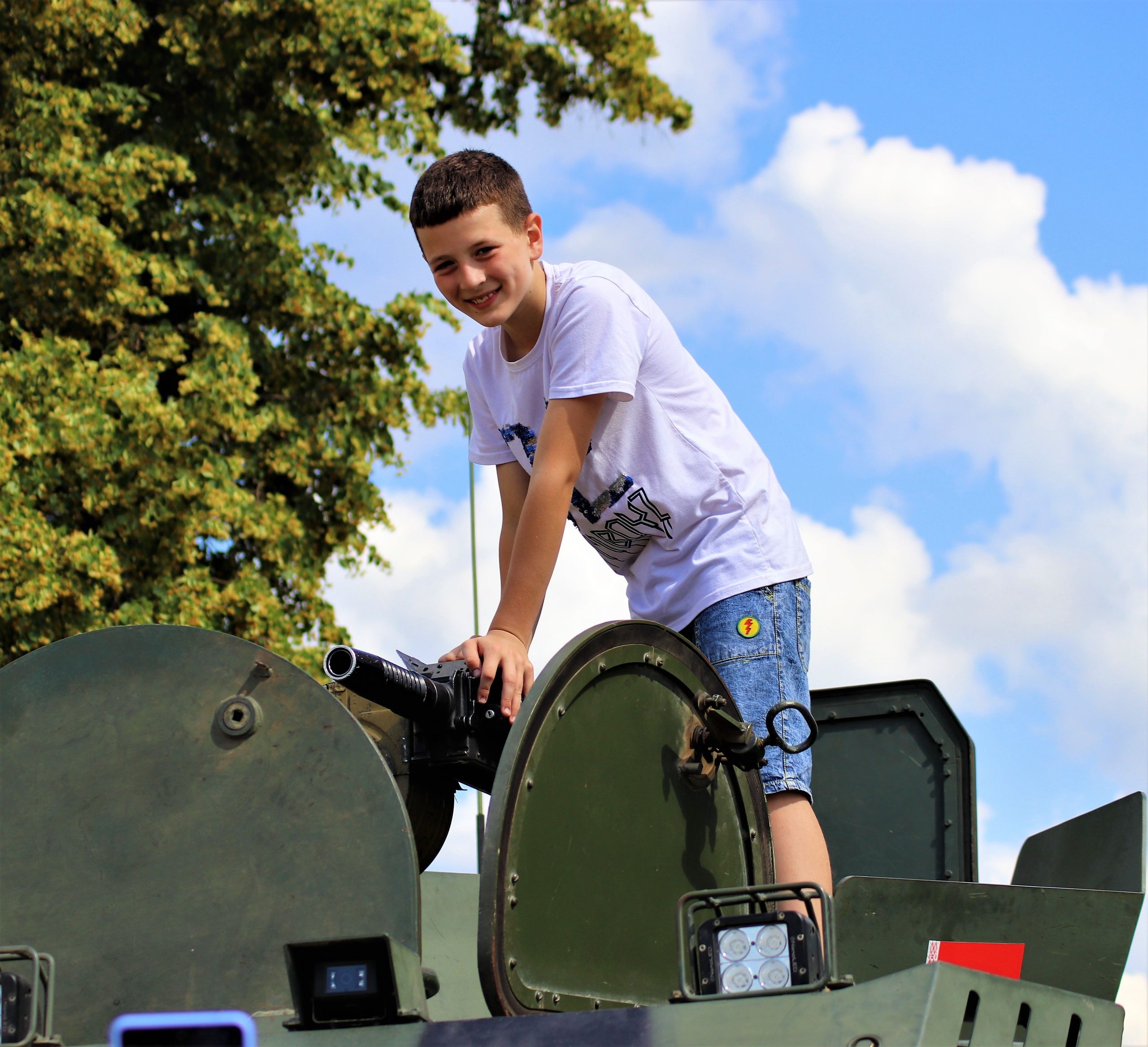 Читатель: Брестские десантники организовали выставку вооружения и военной техники для жителей Малориты