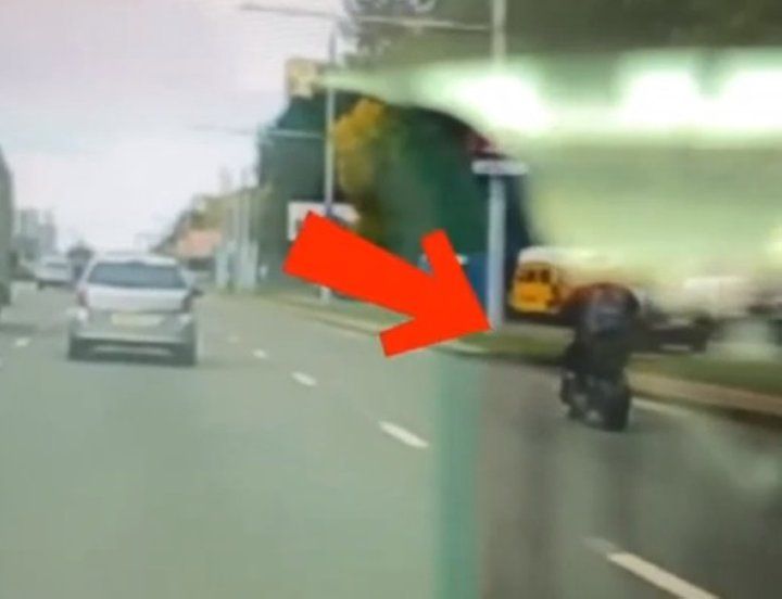 Читатель: Хотелось бы узнать, насколько законно на таких агрегатах на красный проезжать, да и вообще участвовать в дорожном движении?