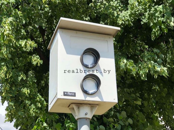 В Брестском районе злоумышленники закрасили краской объективы камеры автоматической фиксации скорости