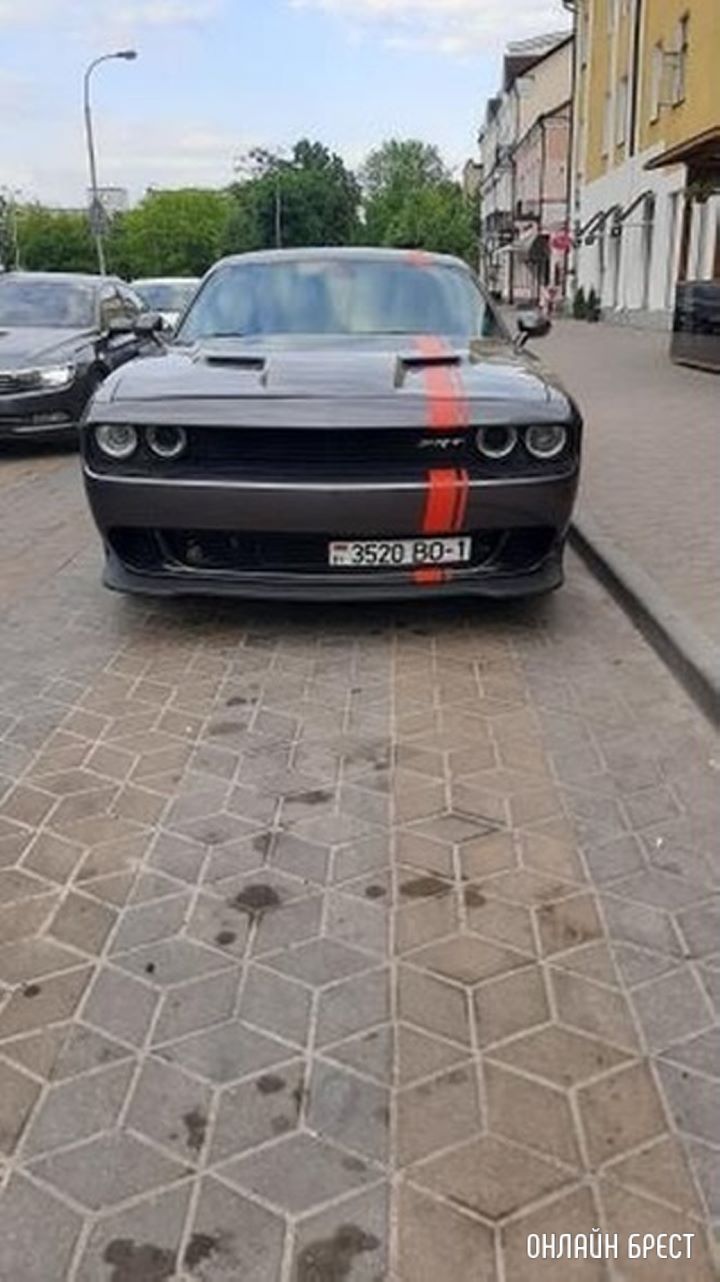 Вот такие красивые автомобили встретил в Бресте