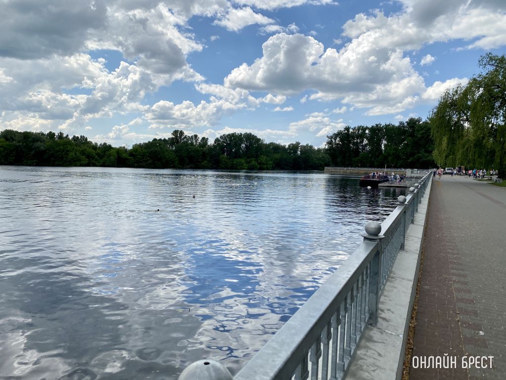 Прогулка по Набережной Бреста