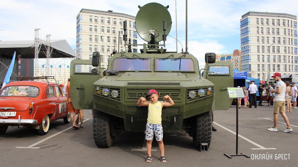 Читатель: Сегодня в Бресте на Махновича была выставка военной техники