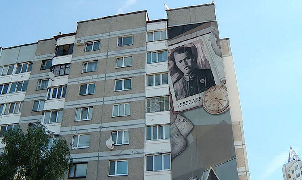 Читатель: Может кто-то не видел ещё. Такие муралы сделаны в Бресте