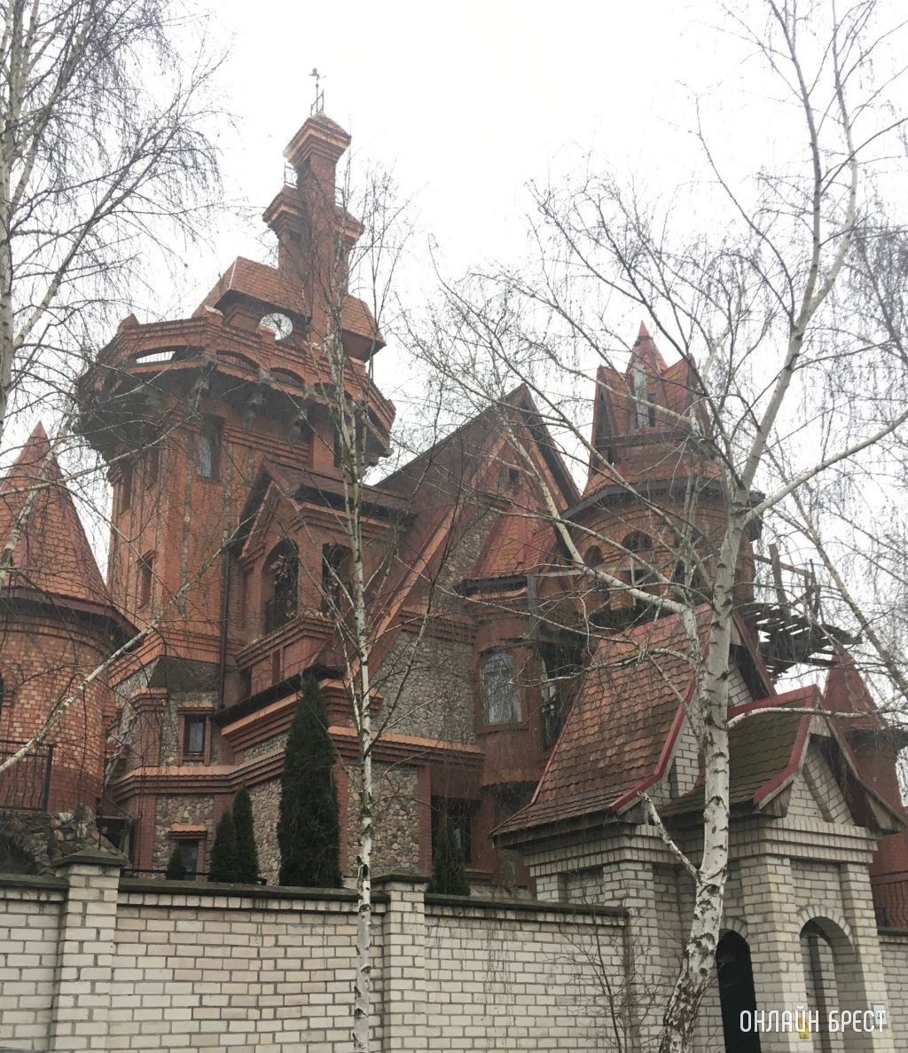 Читатель: Вот такой дом есть в Бресте