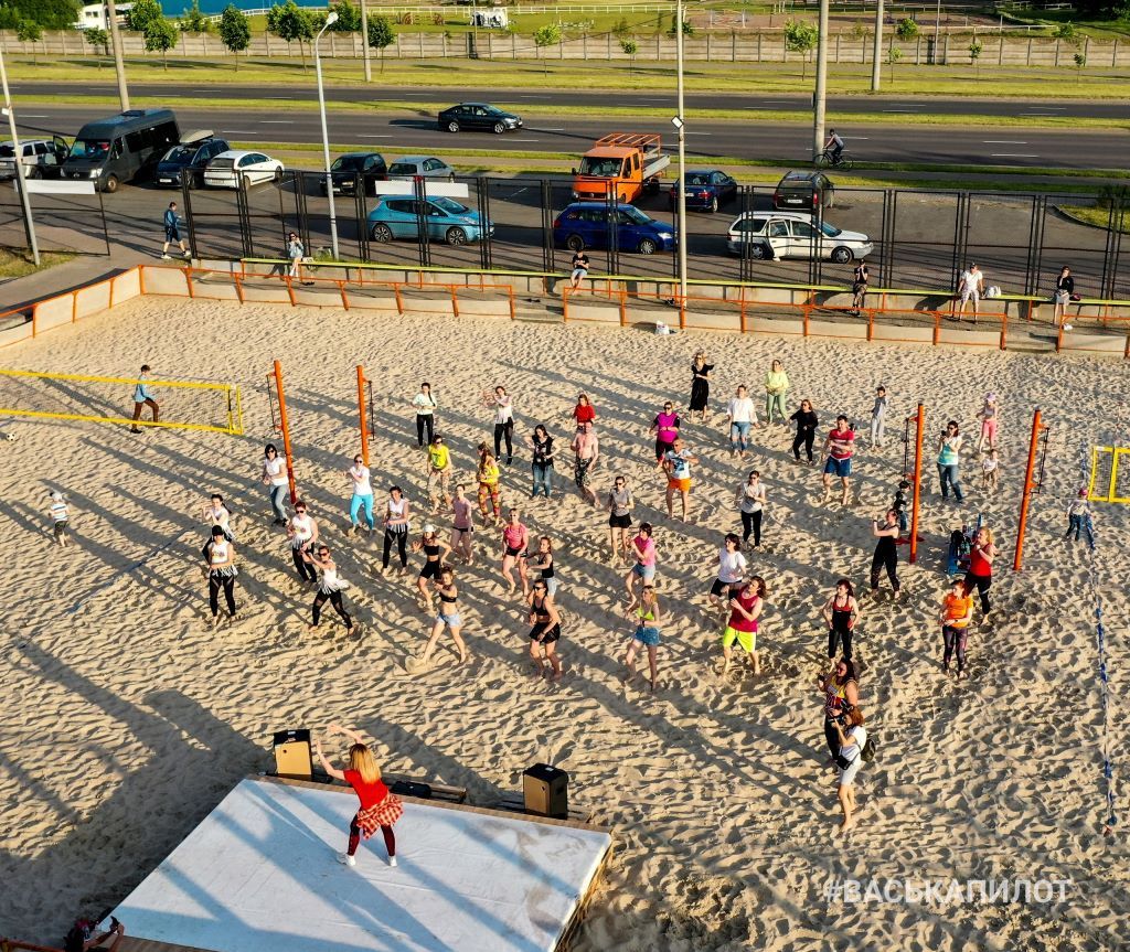 Вчерашние танцы на пляже в Бресте