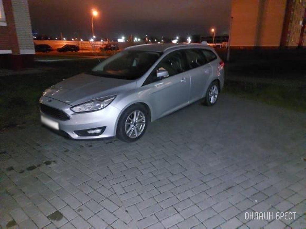 Читатель: Вот так паркуются водители на Варшавском шоссе в Бресте