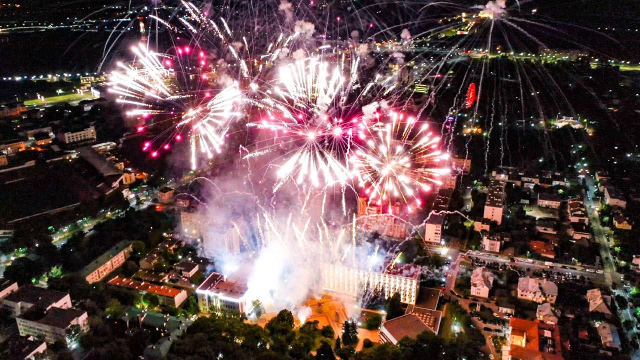 Посмотрите на праздничный концерт и салют в Бресте 3 июля с высоты