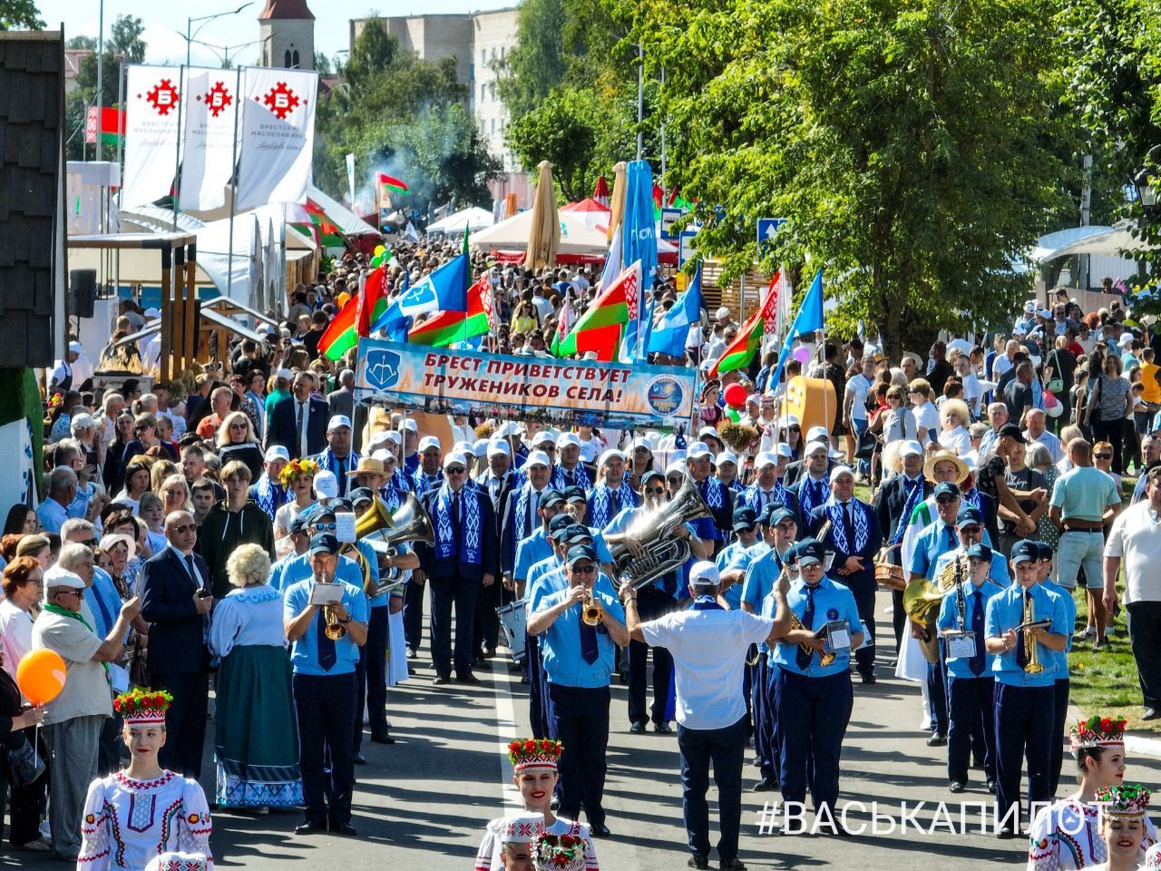 Областные «Дожинки-2023» в Ганцевичах. Смотрите видео и фото с высоты