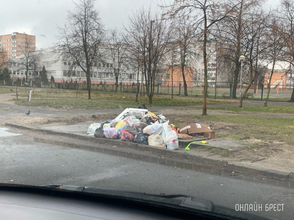 Читатель: Вот такая ситуация происходит в Бресте на ул. Орловской