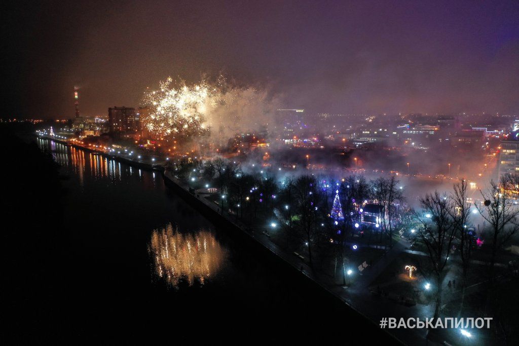 Открытии ёлки! Посмотрите, какой фейерверк был в Бресте на Набережной