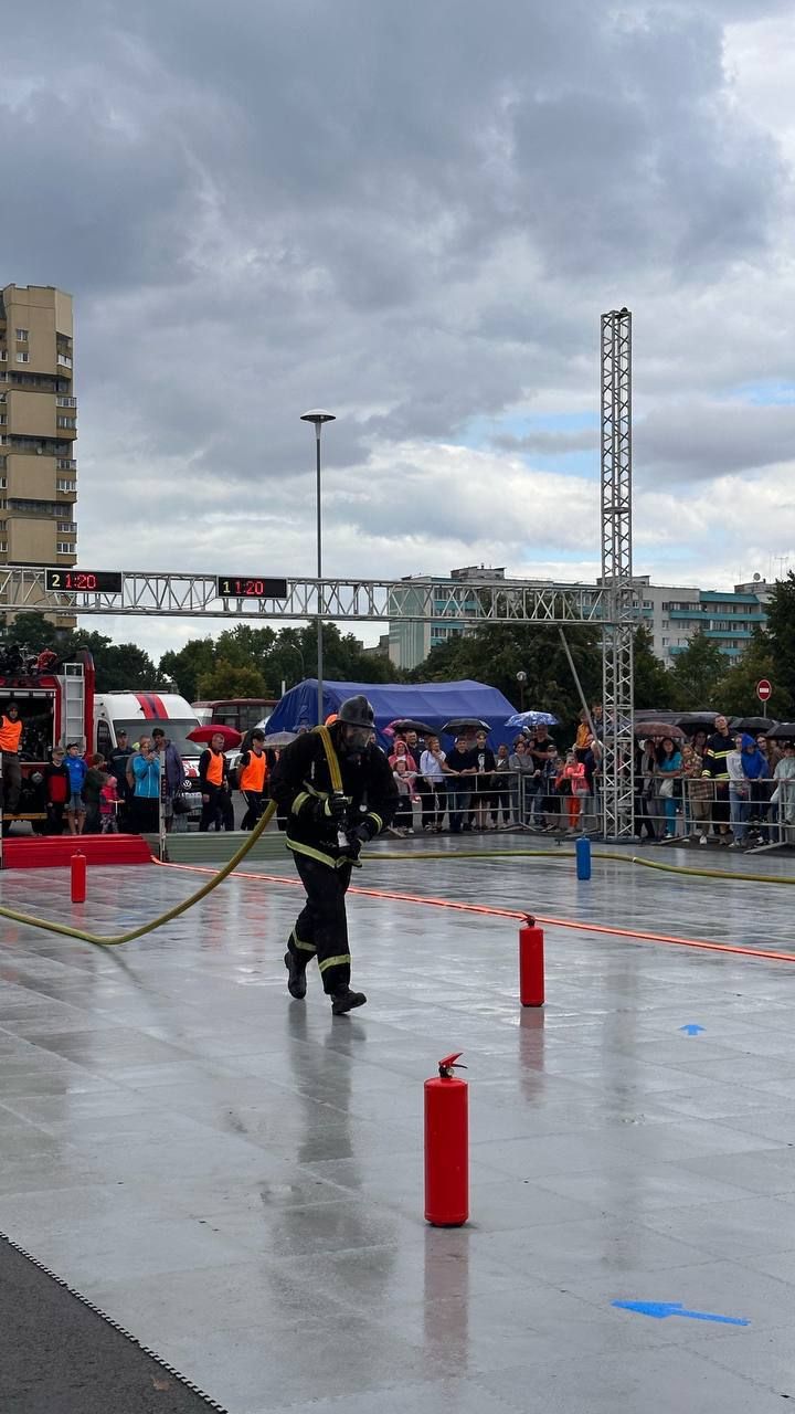 На площадке у администрации Московского района стартовали соревнования «Сильнейший пожарный спасатель «Брестский рубеж-2023»