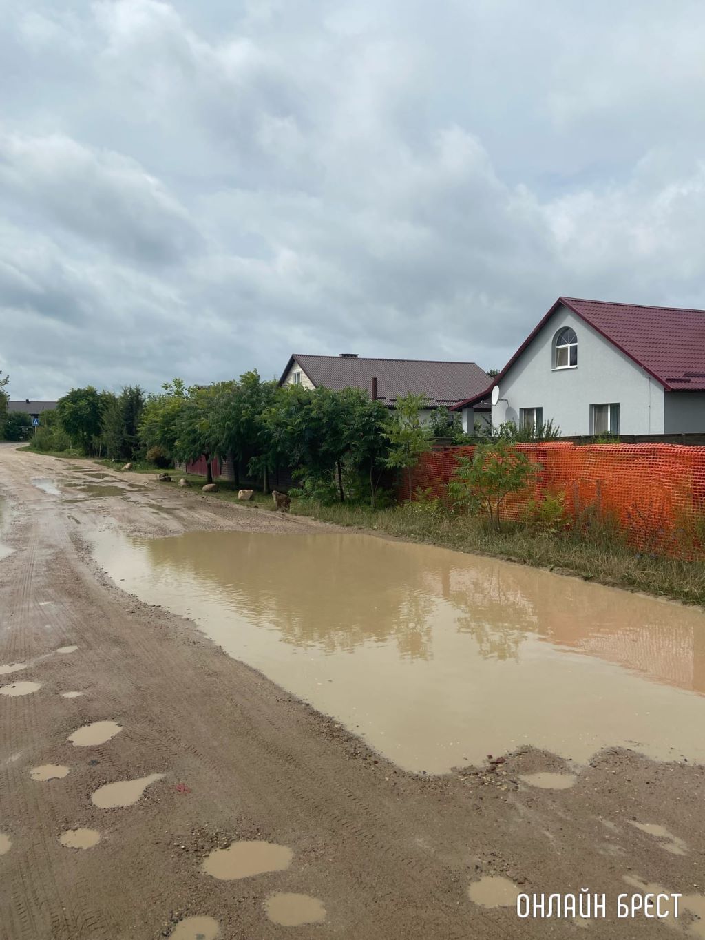Вот такая дорога при повороте на садовое товарищество «Радуга»