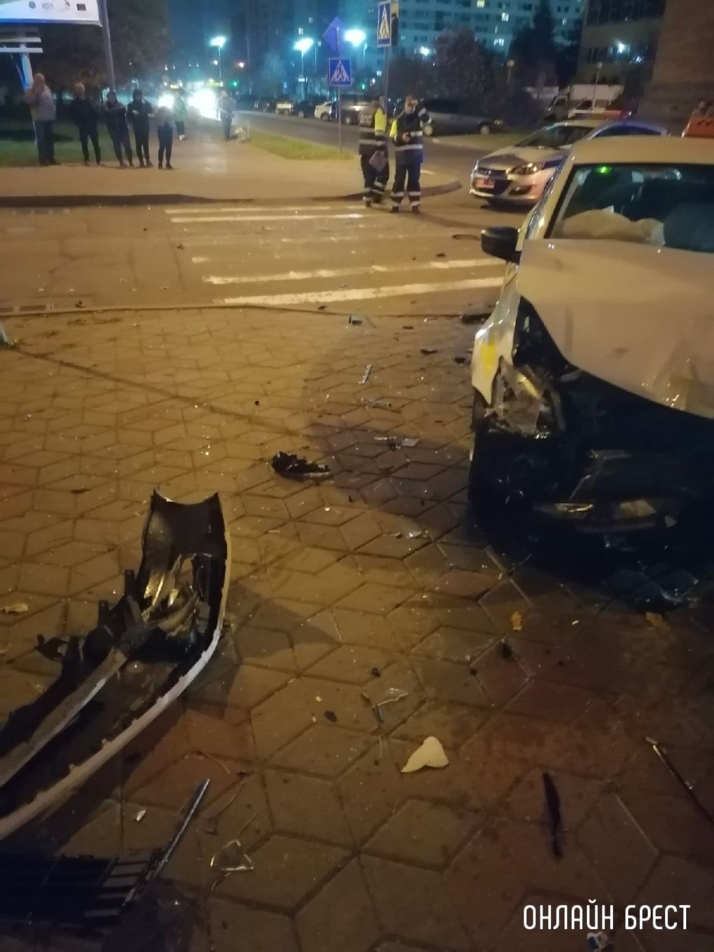 Читатель: Брест. Недалеко от старого автовокзала произошло ДТП с участием машин такси