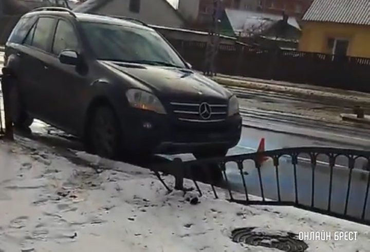 Читатель: Вчера в Бресте на пионерской Mercedes попал в ДТП