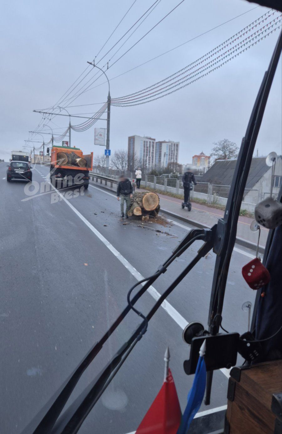 Очевидец: Вот такая ситуация произошла на Кобринском мосту в Бресте
