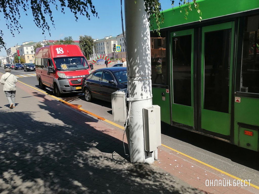 Читатель: Сегодня днём в Бресте на Ленина произошло ДТП