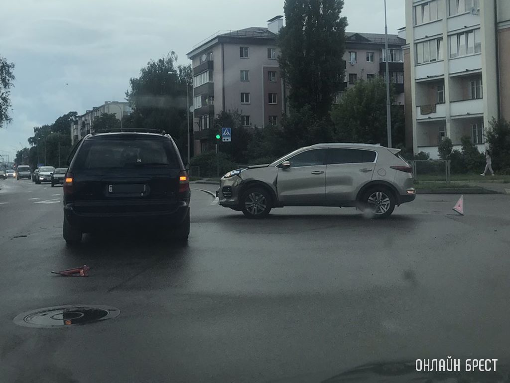 Сегодня в Бресте произошло несколько ДТП. Подборка фото от очевидцев