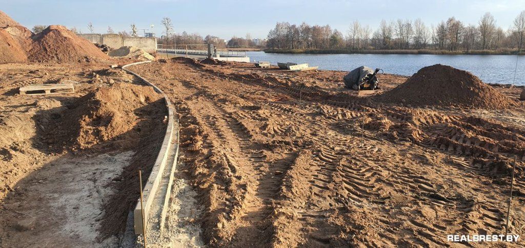 Фотопрогулка по строительной площадке нового участка набережной в Бресте