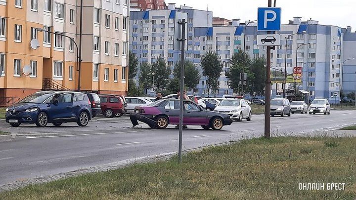 Читатель: В Бресте на Сальникова произошло ДТП