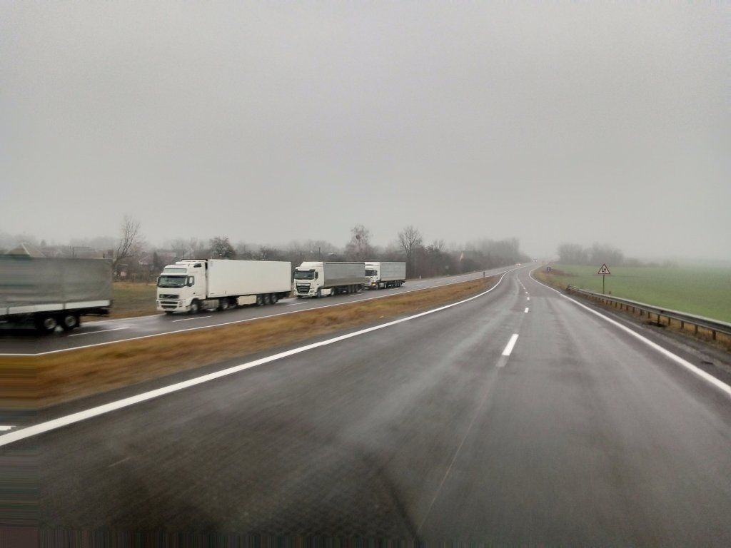 Очевидец: Будьте внимательны! Очередь на Козловичи начинается на мосту перед Косичами!