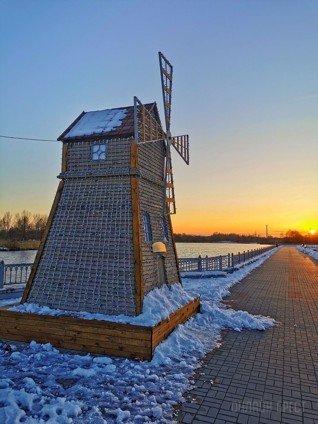 Читатель: Красиво! Набережная Бреста в апреле