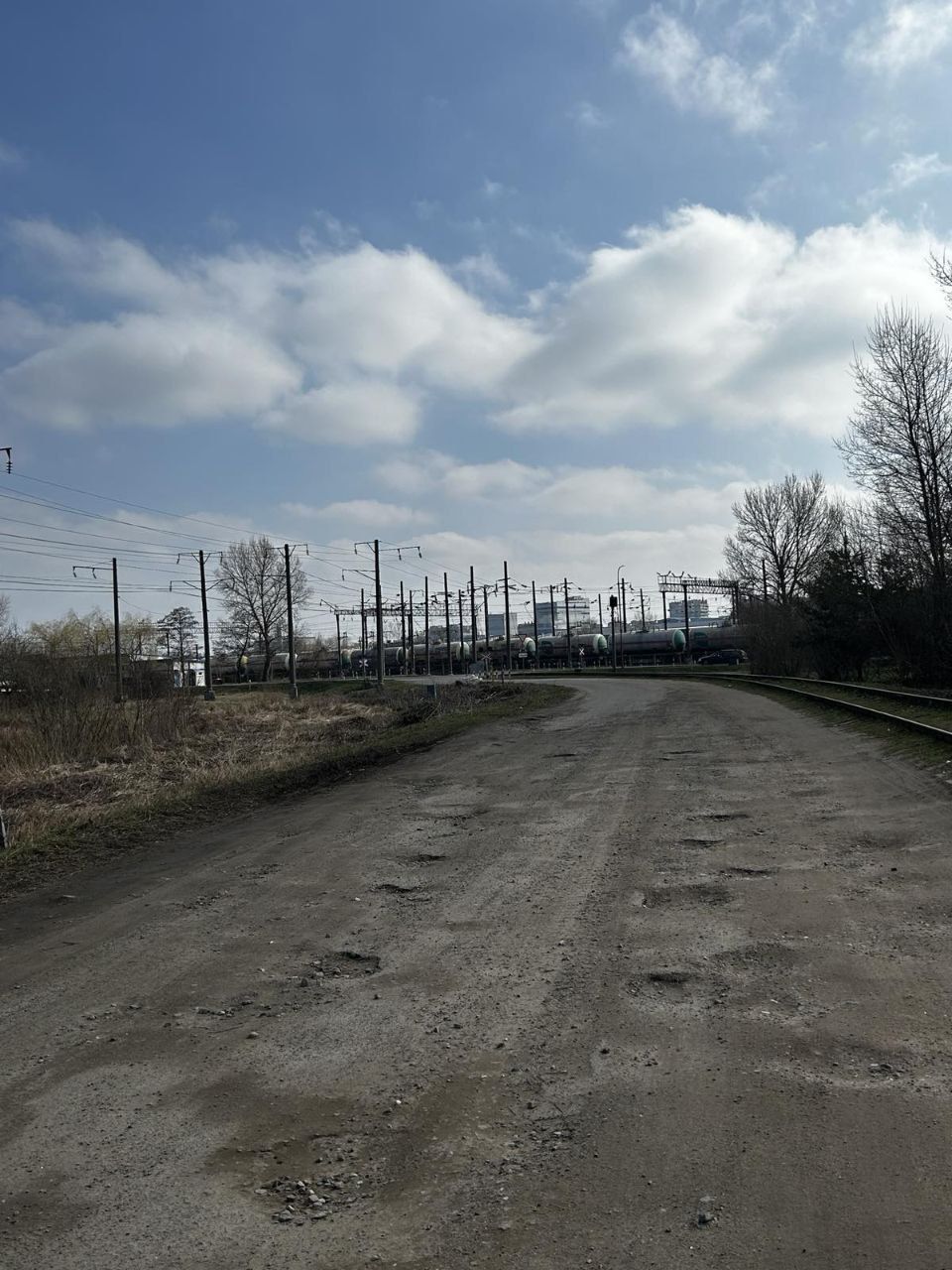 Фотофакт. Специалисты КУП «Брестское ДЭП» осуществляют грейдирование грунтовых дорог в частном секторе города