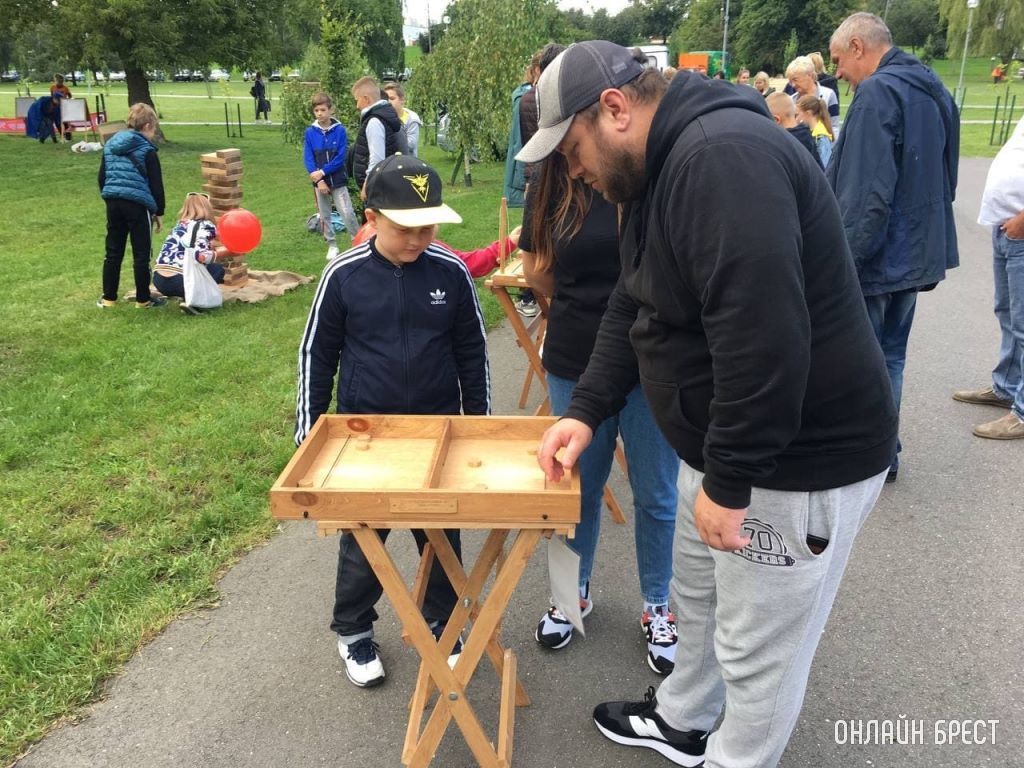 «Веселый звонок» проходит на Набережной Бреста