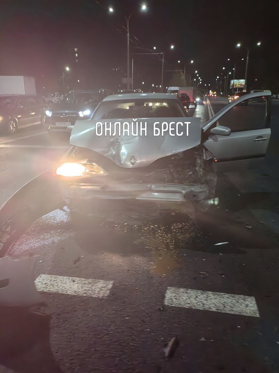 Читатель: ДТП произошло на Суворова в Бресте. Легковушке сильно досталось