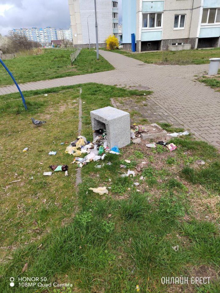 Читатель: Уже несколько дней такая здесь обстановка. Брест, ул. Суворова 90/2