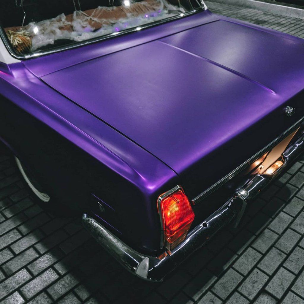 Читатель: Красивая и яркая волга на улицах Бреста