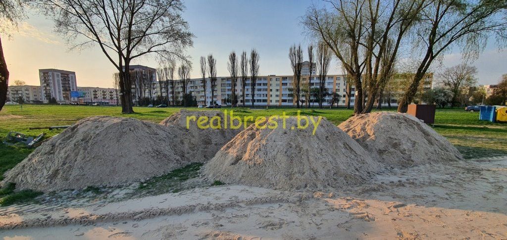 Пляж на Набережной Бреста готовят к сезону