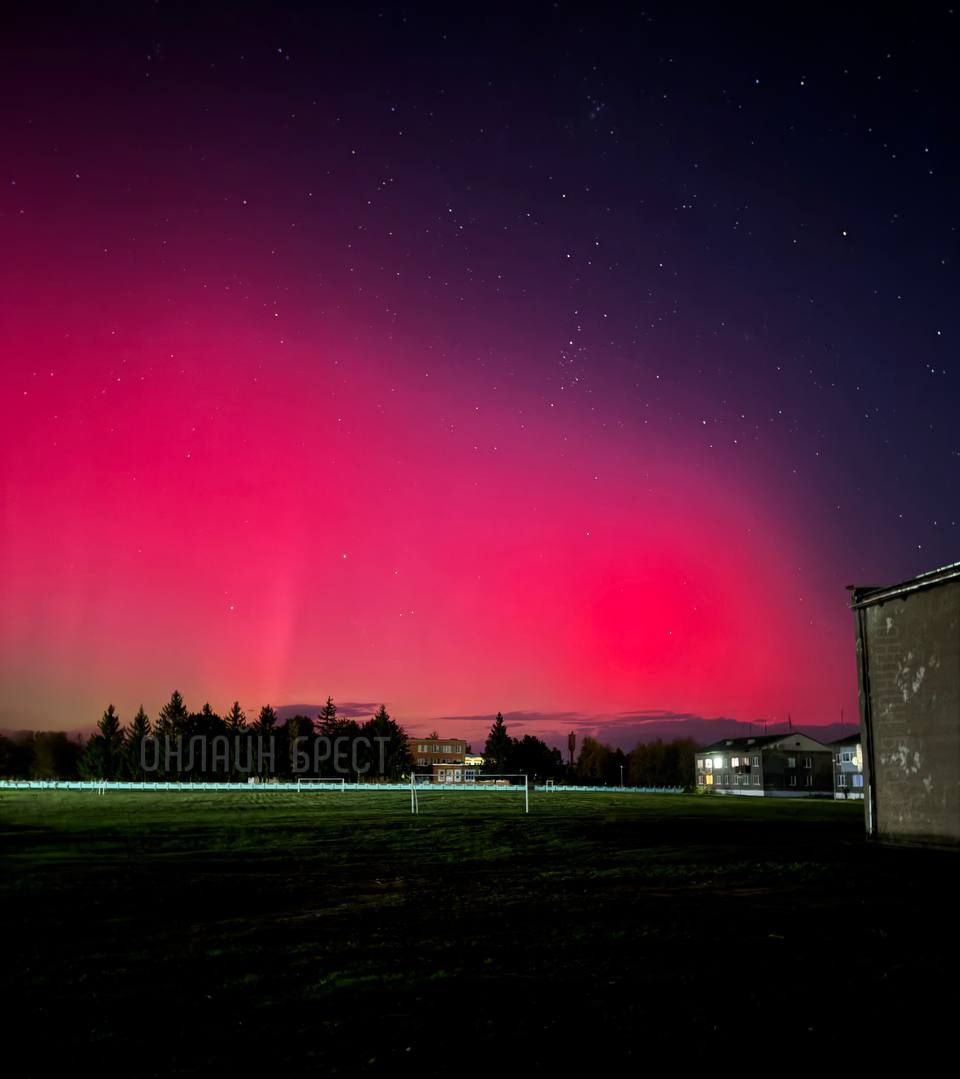 Читатель: Невероятная красота! Этой ночью в Каменецком районе можно было наблюдать северное сияние