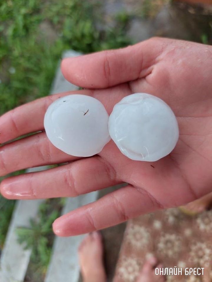 Посмотрите, какой град выпал в Каменецком районе