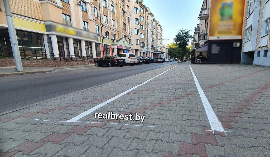 Велосипедная дорожка в Бресте пройдёт по Комсомольской? Альтернатива улице Советской? Или эта разметка для других целей?