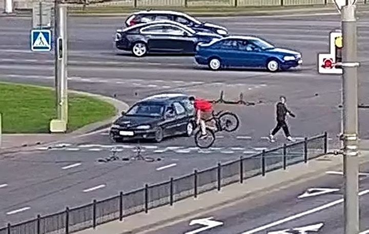 В Бресте на Пионерской упал велосипедист