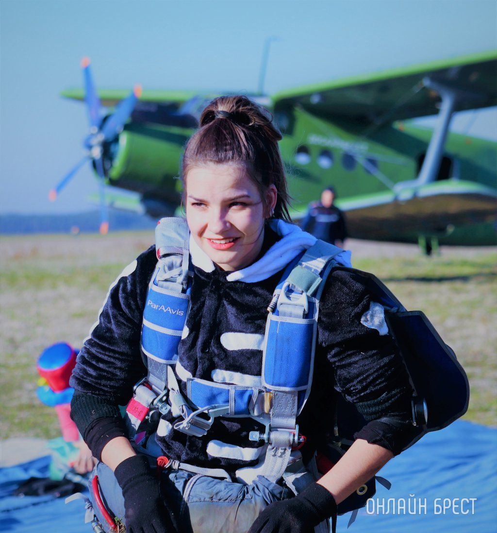 Читатель: Костюмированное шоу от брестских парашютистов