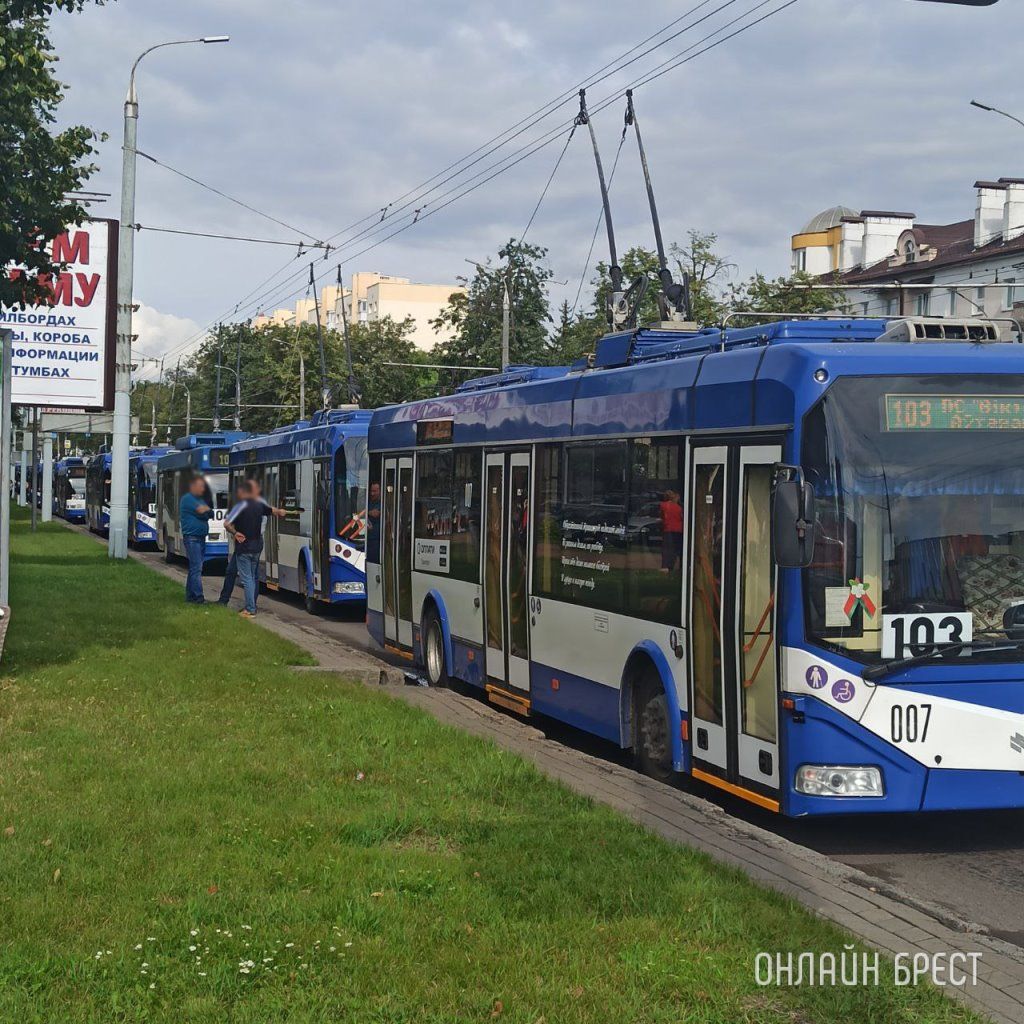 Читатель: Что за скопление троллейбусов было сегодня в центре Бреста?