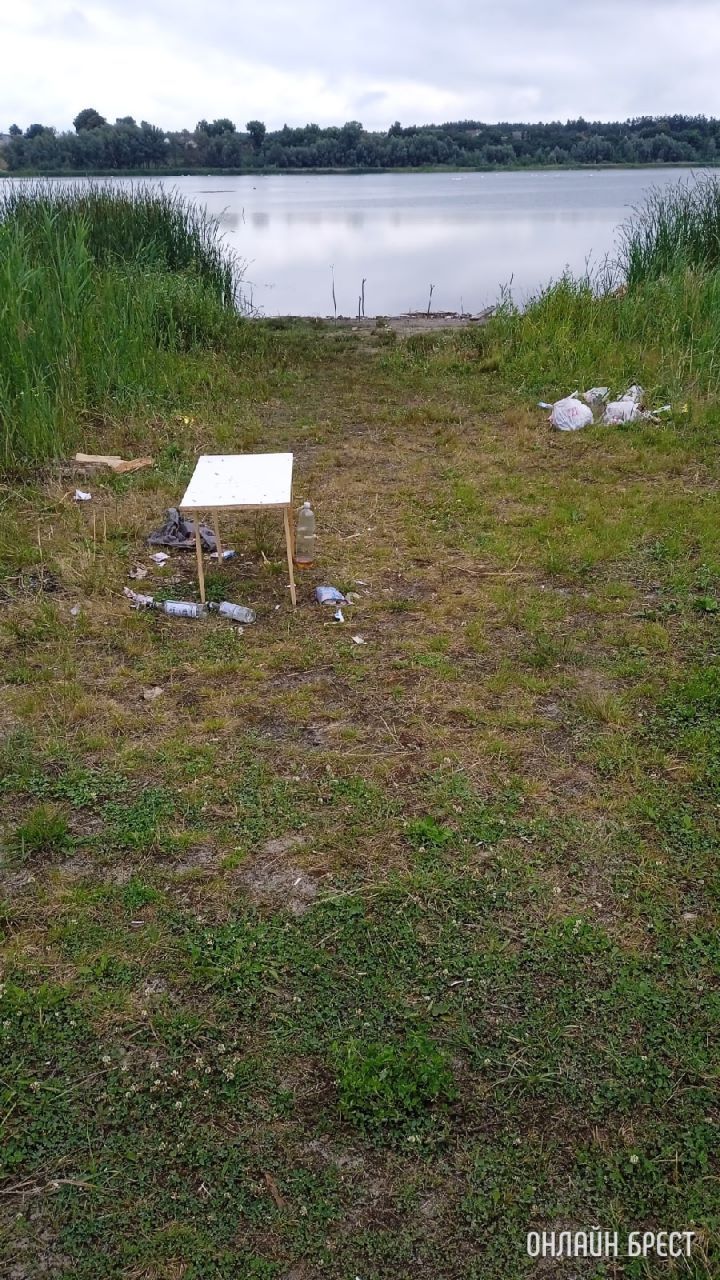 Вот так люди рыбачат в Брестском районе