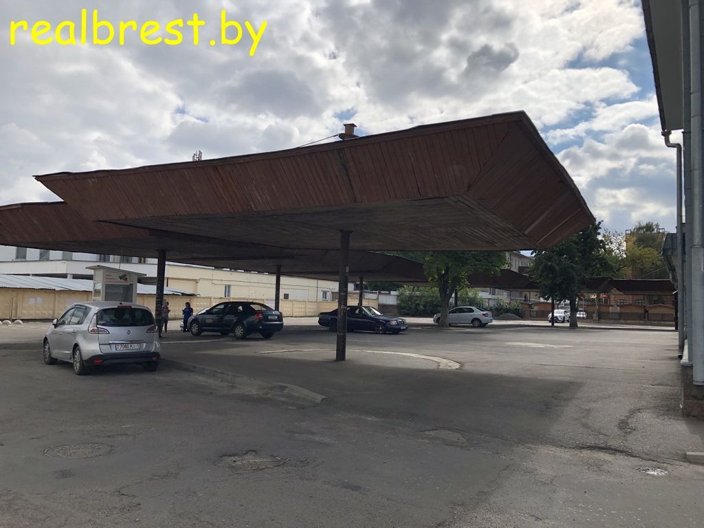 Парковка на месте старого автовокзала в Бресте